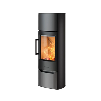 Mörkgrå vedspis med glaslucka, synlig eld och underlucka