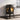 Dovre Saga 107 gjutjärnskamin med sidoglas installerad i ett modernt vardagsrum och brinnande eld bakom glasluckan.